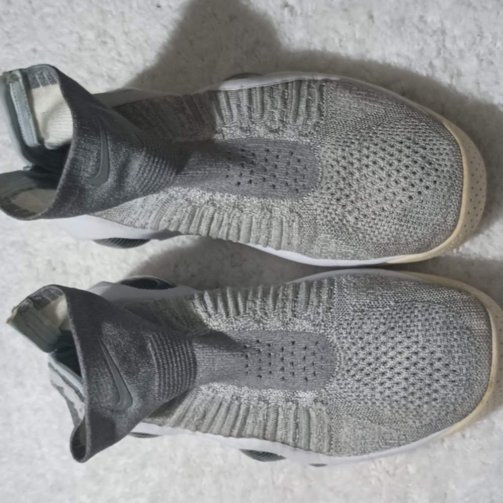 Nike Air Flight bonafide cool grey sz10.5 (used)excellent condition.